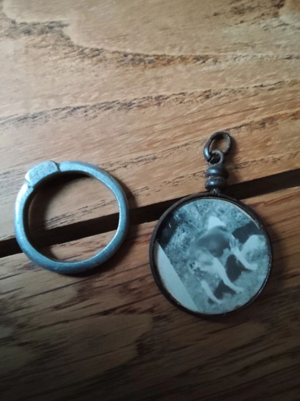 Oude soldatenhanger + aluminium ring – photo 3